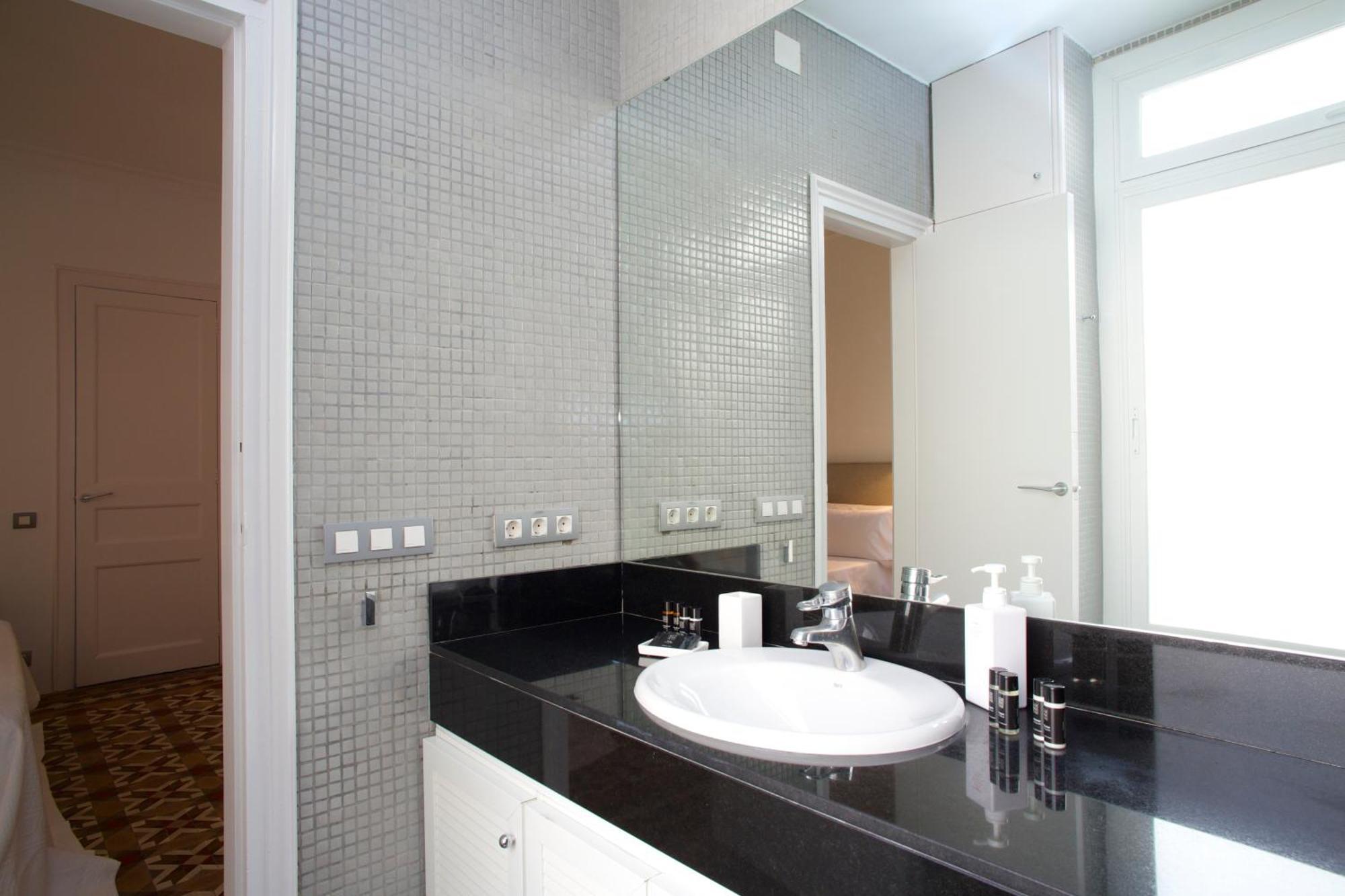 The Claris Suites I Barcelona Exterior photo